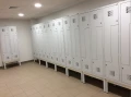 Szfki metalowe ubraniowe z drzwiami L z podstawami.jpg