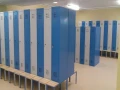 Podstawa z ławeczką stałą do Sum 410 SUS 412 SUlL 41 Podstawa z siedziskiem stałym do pojedynczej szafki metalowej na ubrania robocze szatnia w szpitalu.jpg